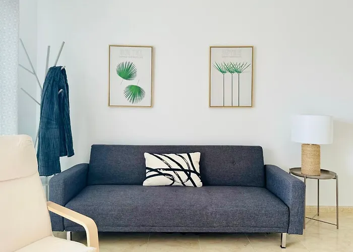 Canaryislandshost L Magenta Puerto del Carmen